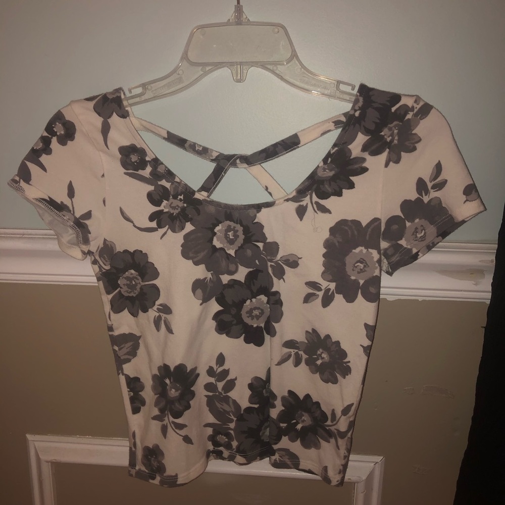 Form fitting floral top